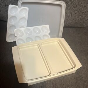 Vintage Tupperware 723-4 Deviled Egg Keeper Carrier with 2 trays with Lid/Seal